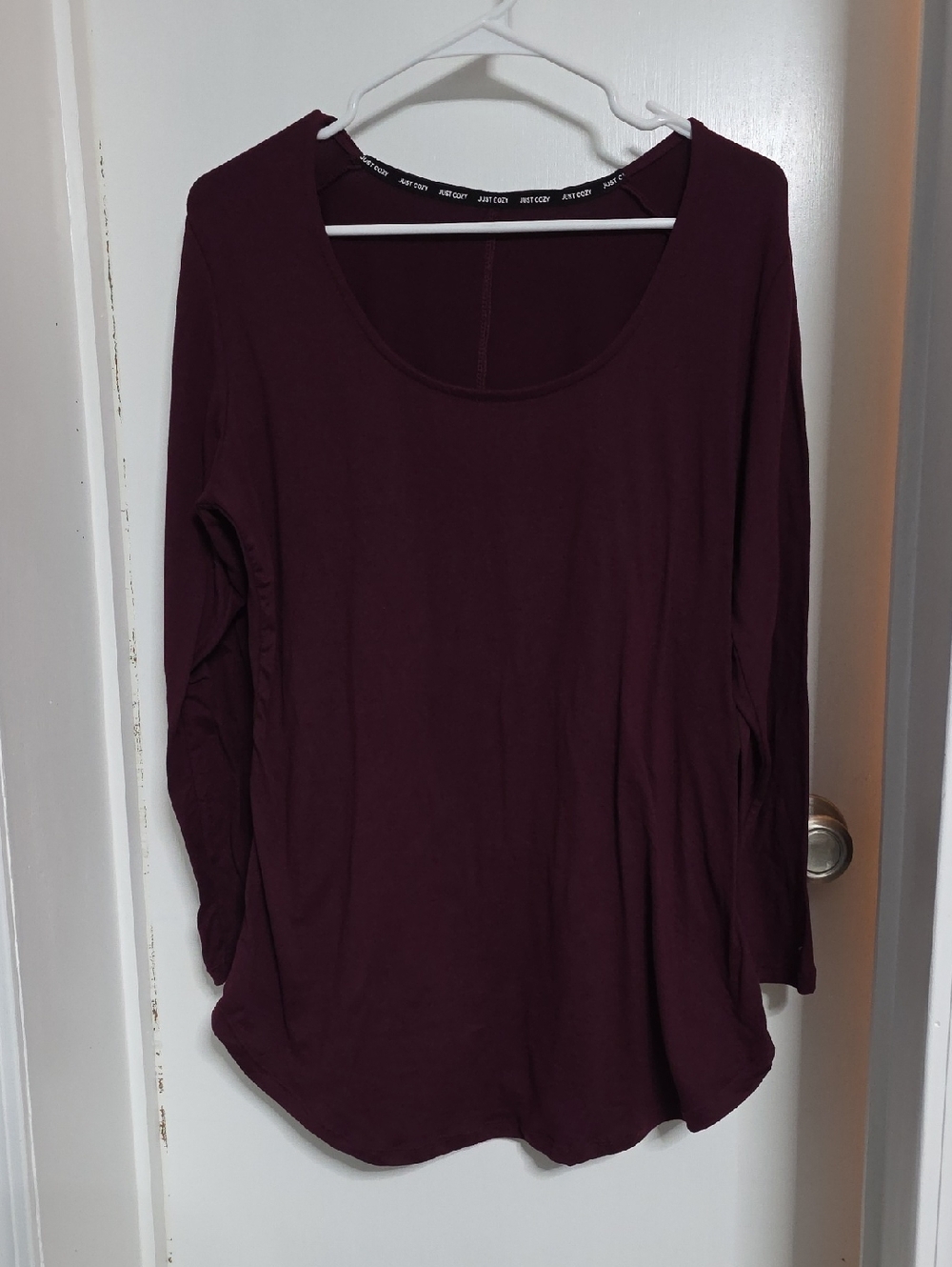 Women's Scoop Neck Long Sleeve Top - Deep Burgundy